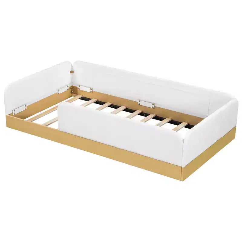 Letto a piattaforma a una piazza con cuscini a forma di animale, design stravagante e borse portaoggetti con spondina