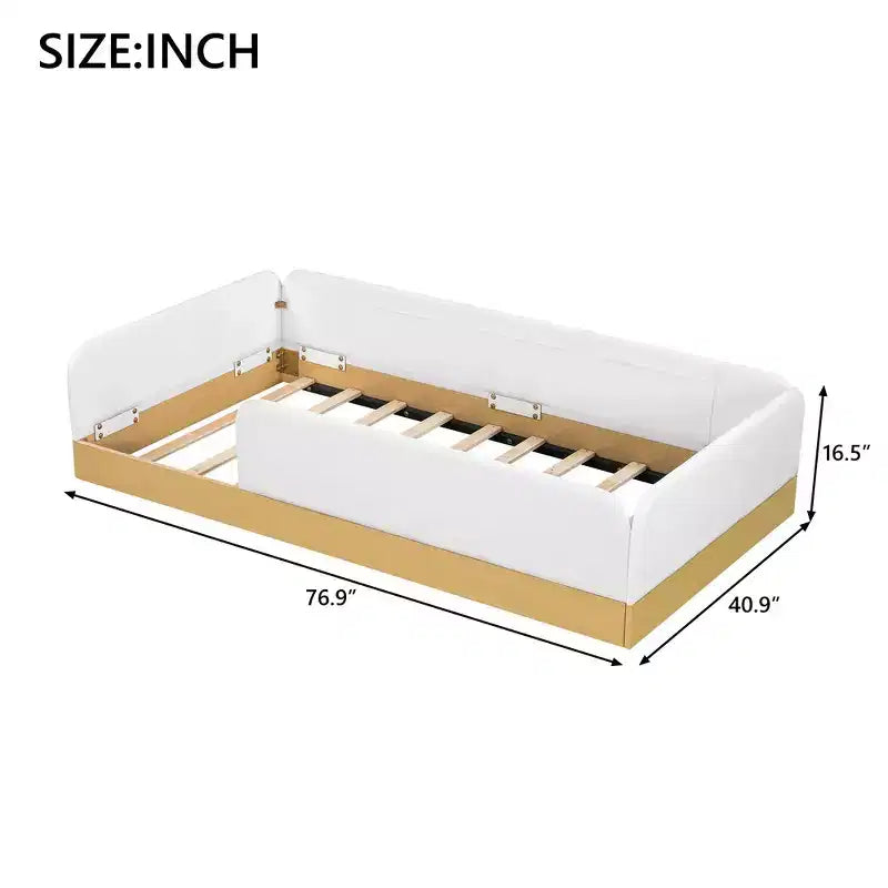 Letto a piattaforma a una piazza con cuscini a forma di animale, design stravagante e borse portaoggetti con spondina