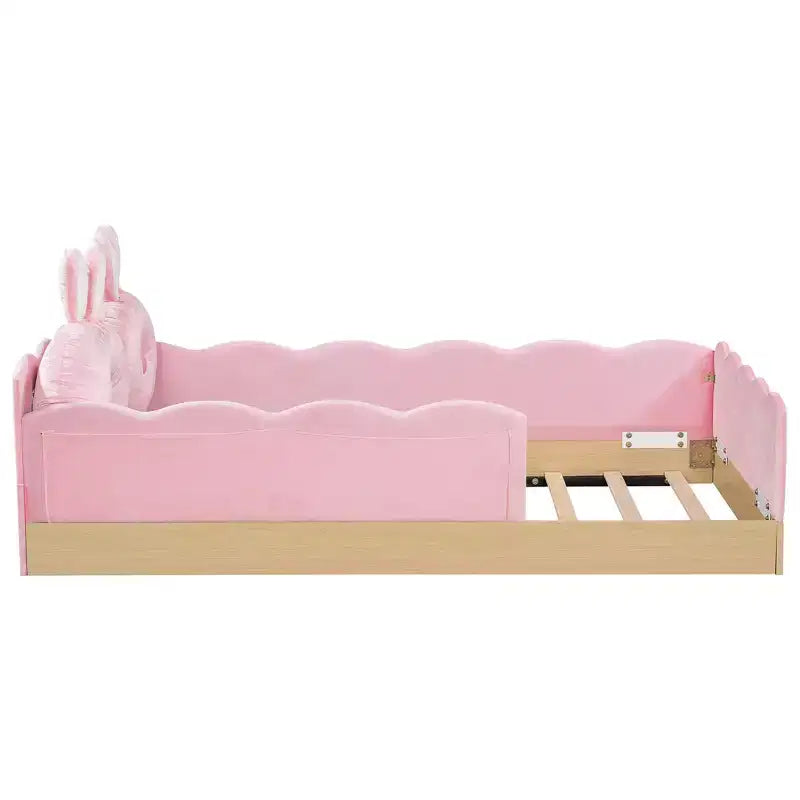 Letto a piattaforma a una piazza con cuscini a forma di animale, design stravagante e borse portaoggetti con spondina