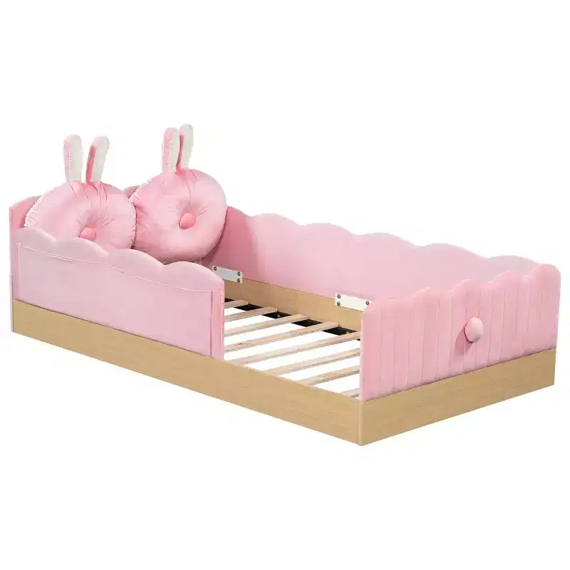 Letto a piattaforma a una piazza con cuscini a forma di animale, design stravagante e borse portaoggetti con spondina