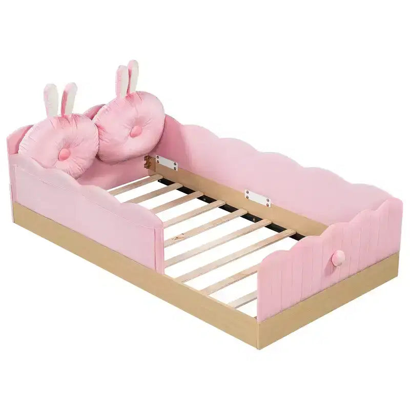 Letto a piattaforma a una piazza con cuscini a forma di animale, design stravagante e borse portaoggetti con spondina