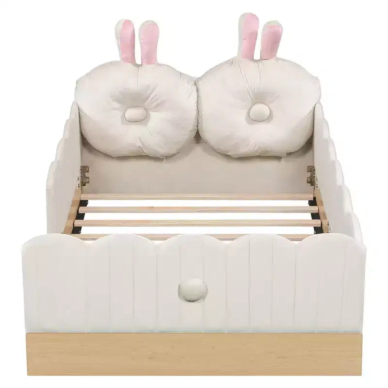 Letto a piattaforma a una piazza con cuscini a forma di animale, design stravagante e borse portaoggetti con spondina