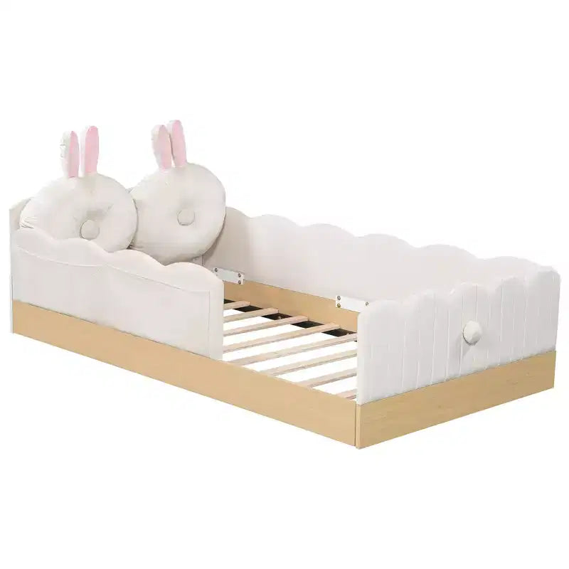 Letto a piattaforma a una piazza con cuscini a forma di animale, design stravagante e borse portaoggetti con spondina